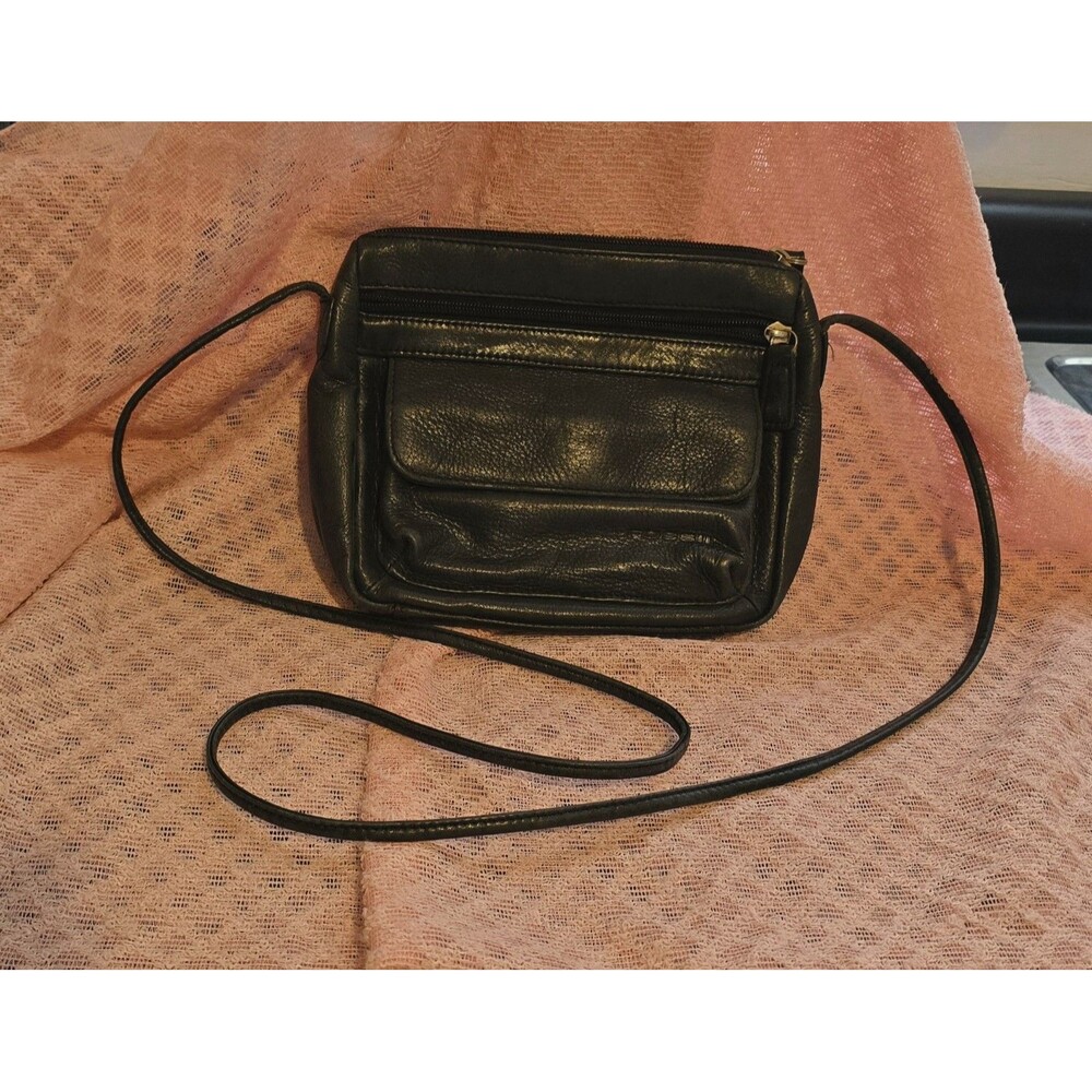Fossil Brand Black Leather 2 pocket shoulder purse Plus Change/Card Holder Purse